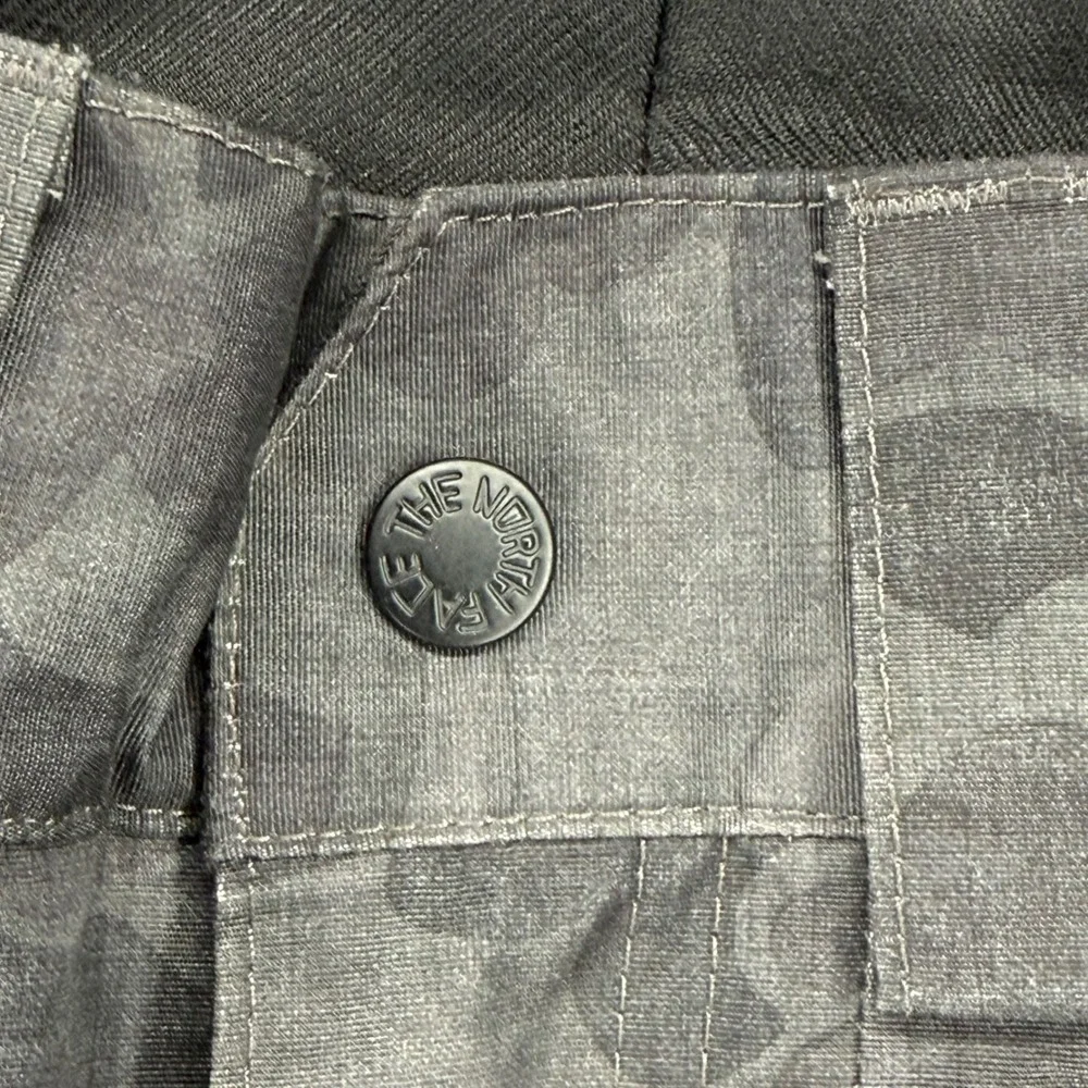 The North Face DryVent Snowboard Pants 32 Grey Camo Waterproof Ski Trousers READ